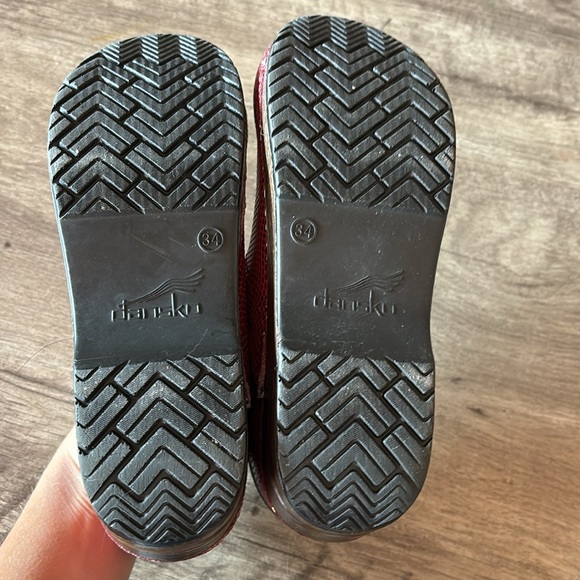 Dansko red snakeskin style clogs size 34 - Picture 6 of 6